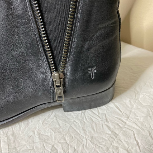 Frye Carly Black Zip Chelsea Distressed Boots - Picture 3 of 7